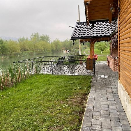 Moonlake Chalet Gainesti Eksteriør bilde