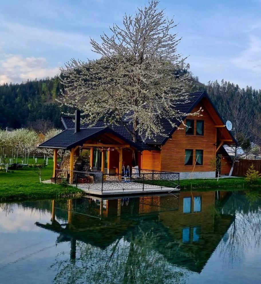 Moonlake Chalet Gainesti Eksteriør bilde