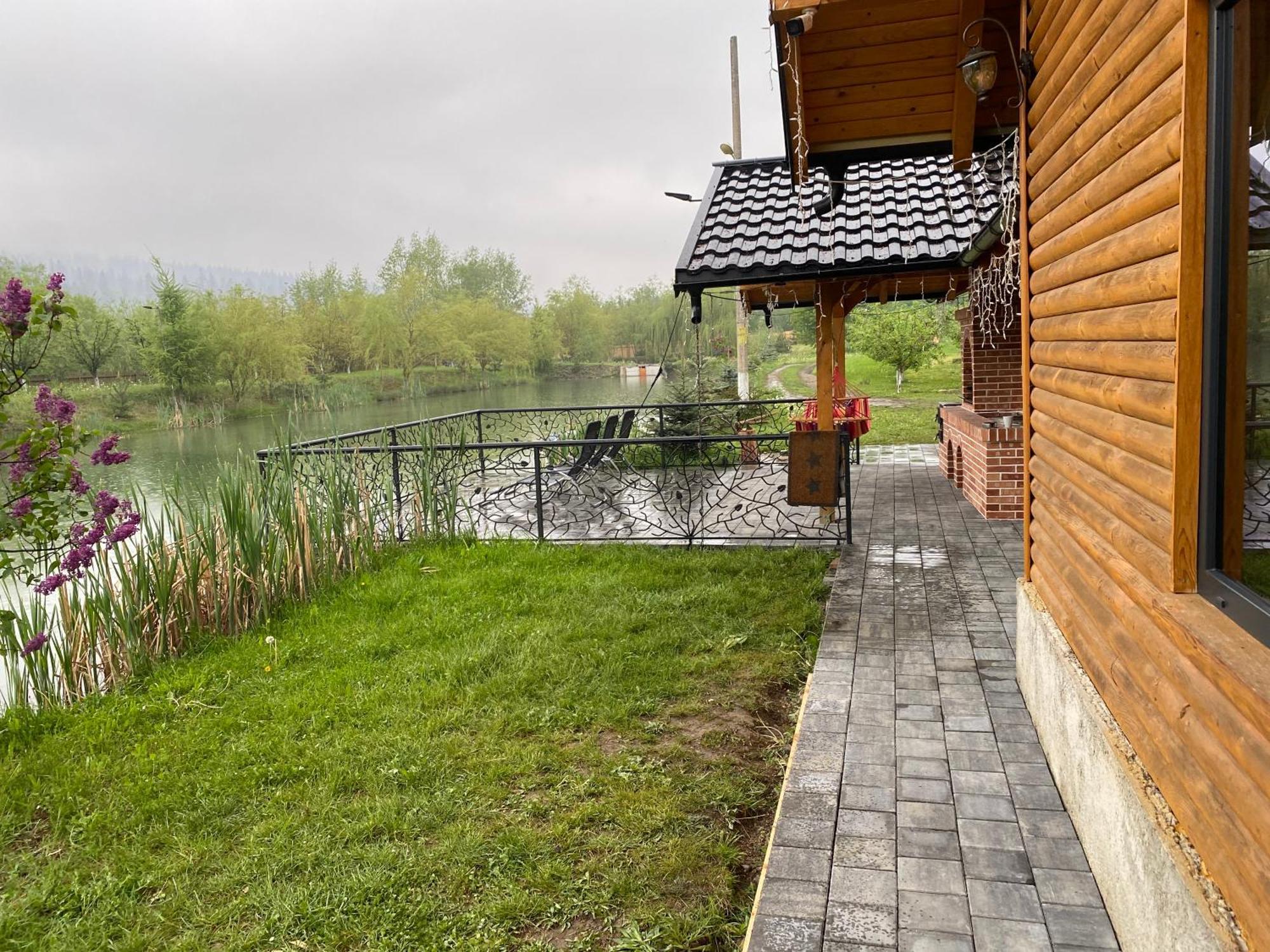 Moonlake Chalet Gainesti Eksteriør bilde